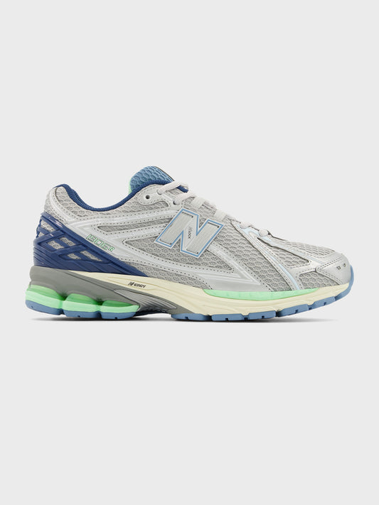 New Balance 1906 Silver Metallic Still Water zijaanzicht sneakers