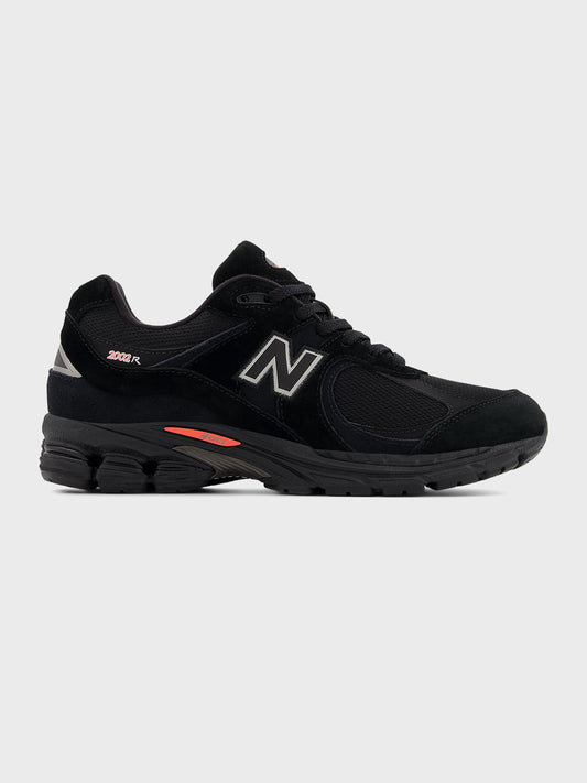 New Balance 2002R Sneakers Black Urgent Red zijaanzicht