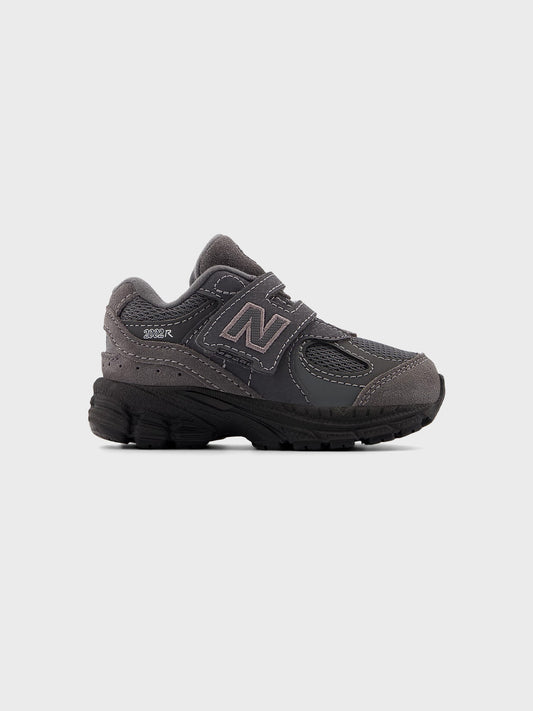 New Balance 2002R (TD) kinderschoenen Castlerock/Black Cement zijkant