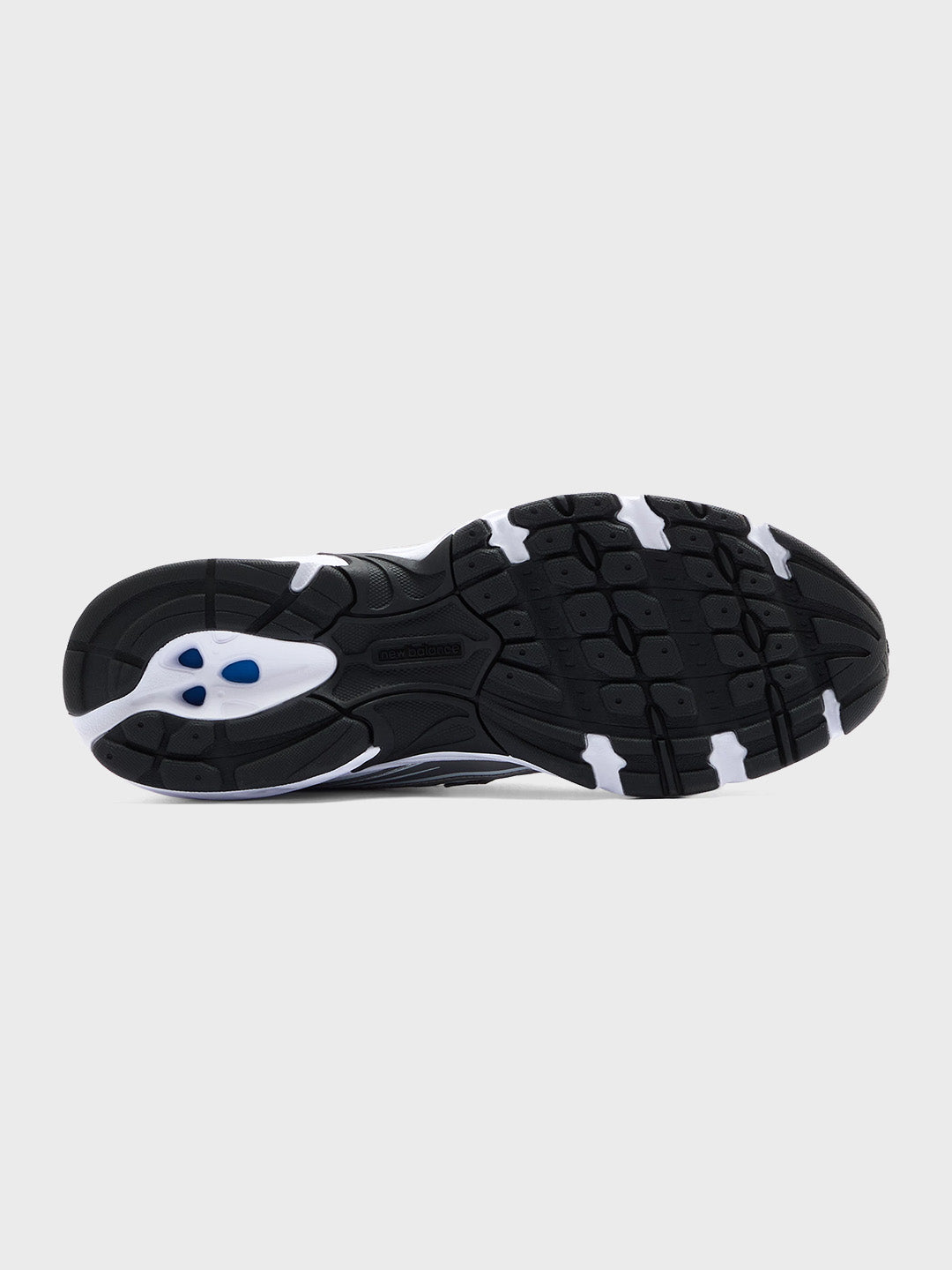 Onderkant van de New Balance 740 sneaker met gripvaste rubberen zool