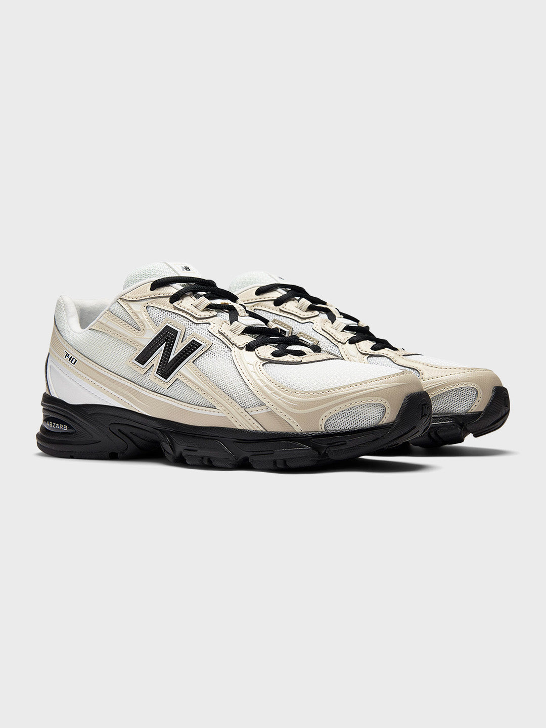New Balance 740 Timberwolf sneaker schuin voor