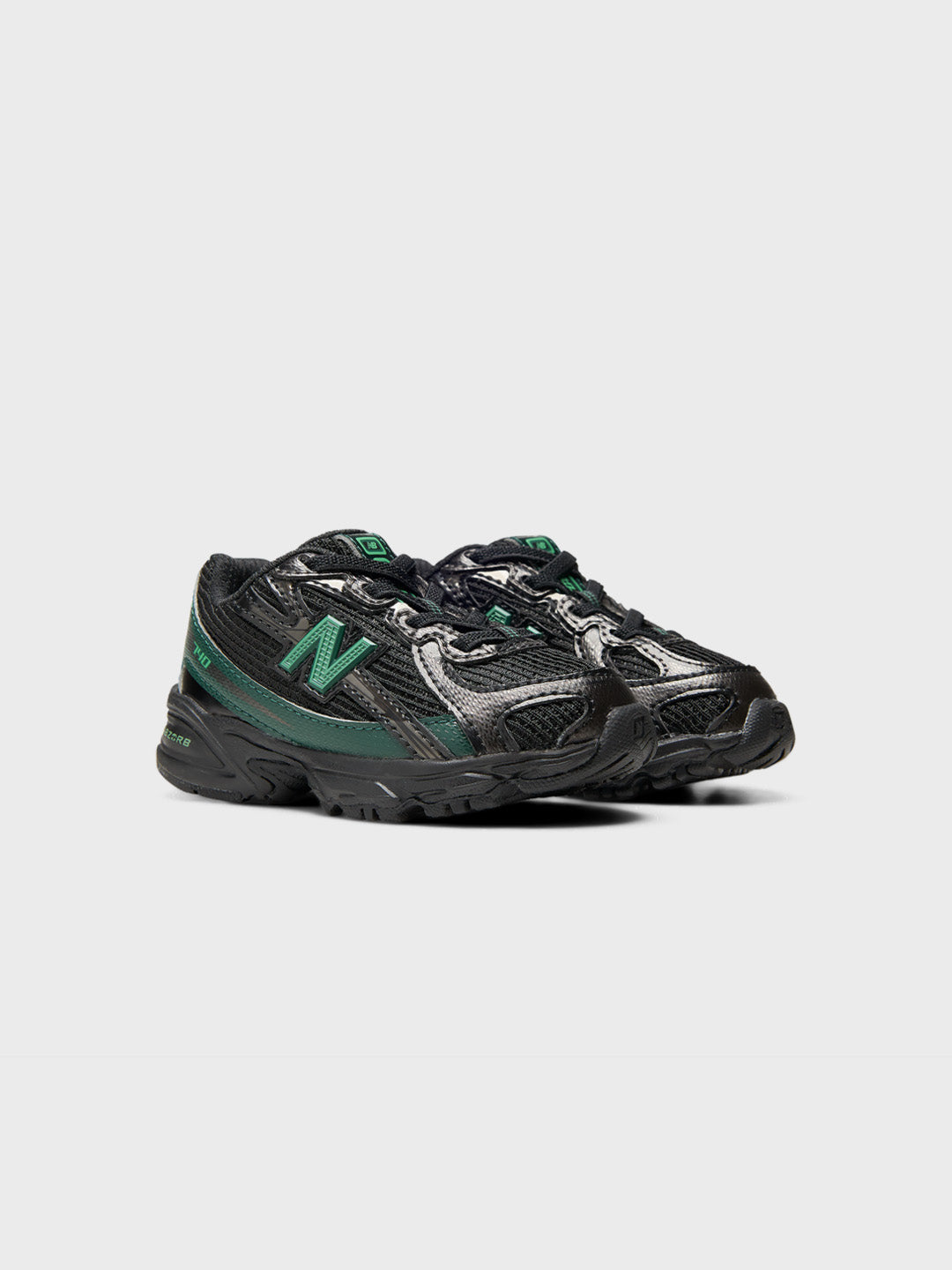 New Balance 740 Kinderschoenen Black/Nordic Green – I7407DG – voorkant