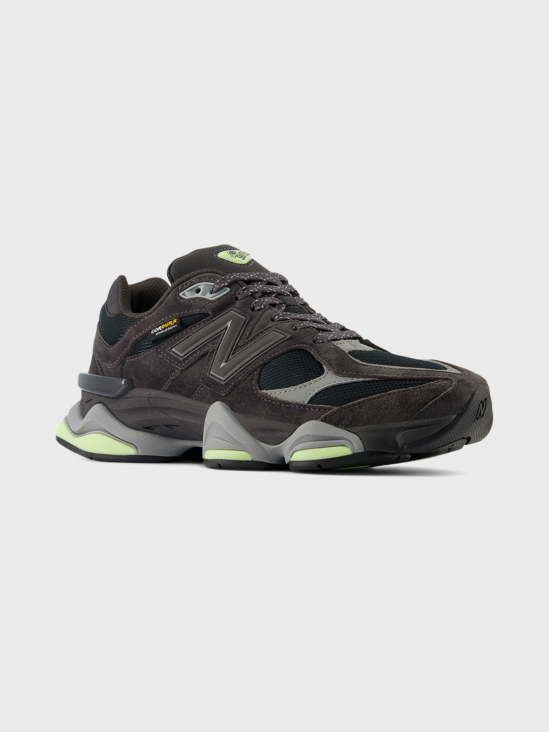New Balance 9060 Sneakers Black/Dry Lime – schuin vooraanzicht