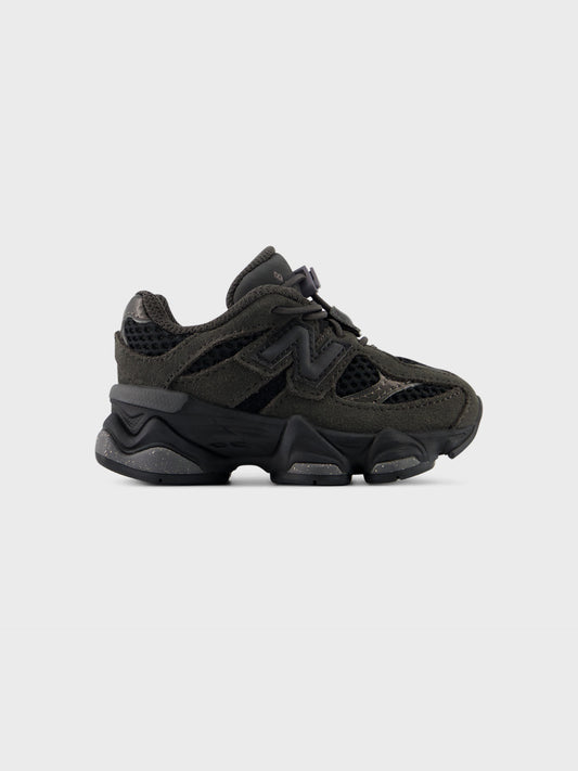 New Balance 9060 (TD) Kinderschoenen Black/Neptune Grey – I906031N – zijkant
