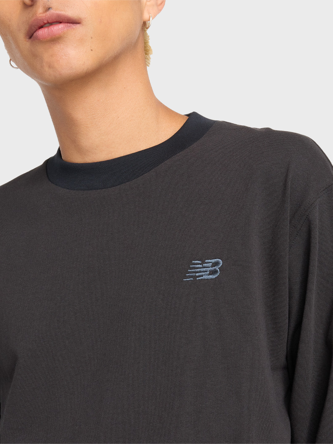 new balance longsleeve t-shirt