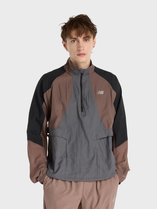 Vooraanzicht van de New Balance Better Run Jacket in Earth Shadow