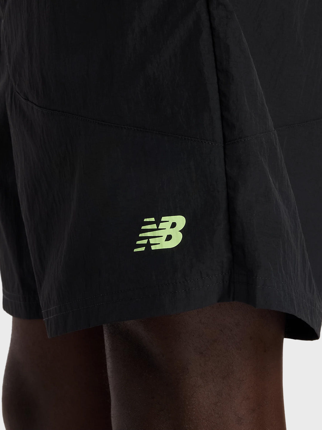 New Balance Castlefield Shorts Black - close-up logo