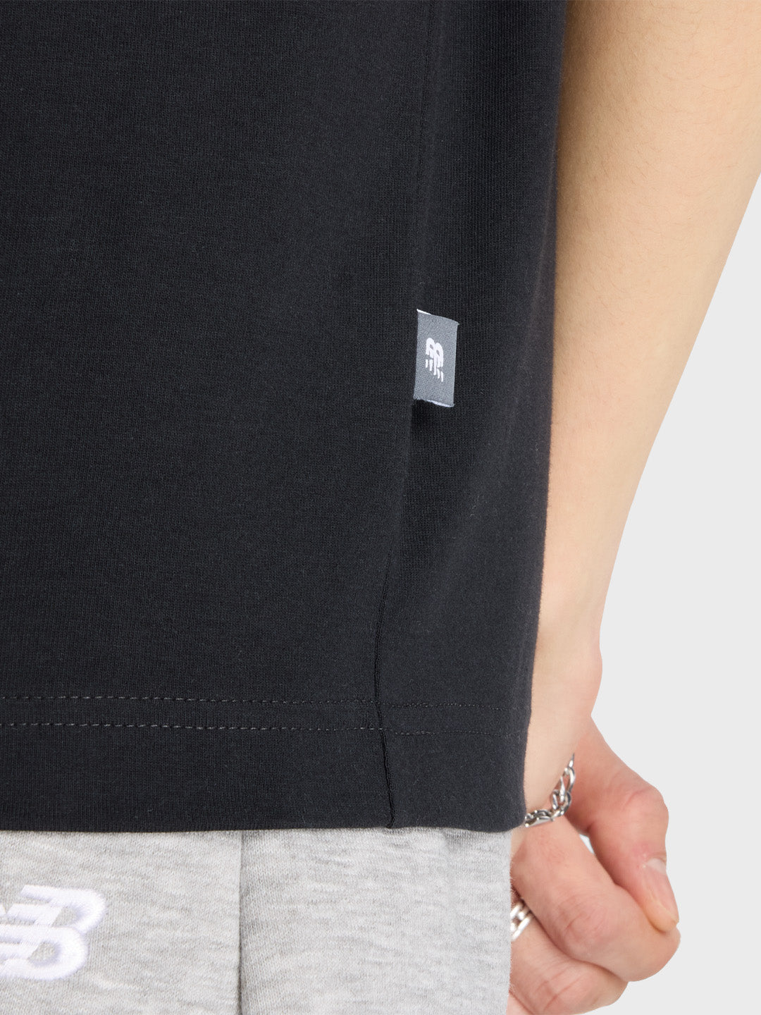 Close up New Balance t-shirt zwart