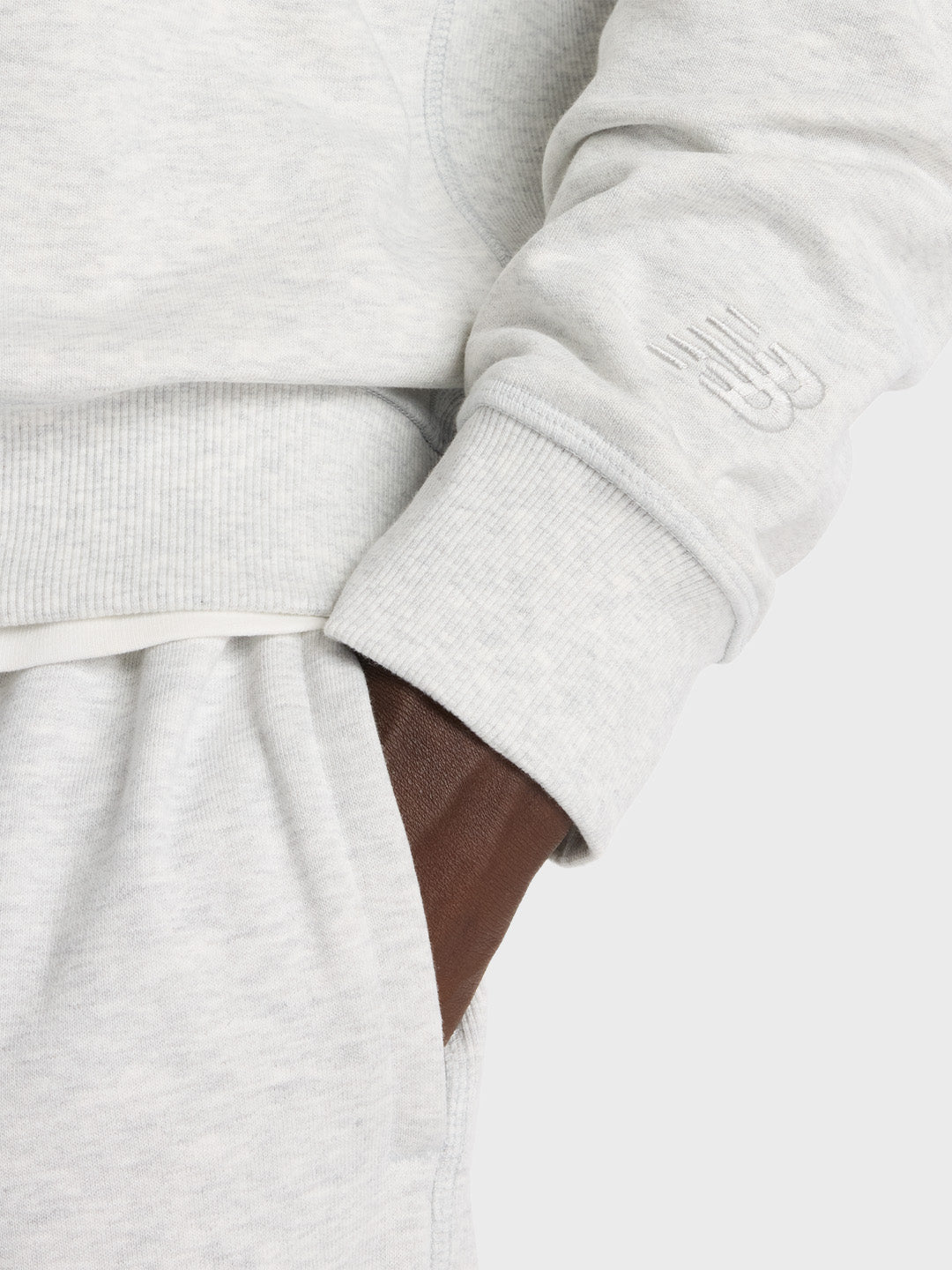 New Balance Classic Tri-Logo Sweater Grey - close-up branding mouw