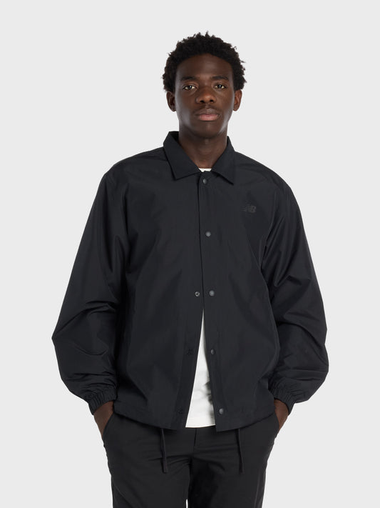New Balance Coach Jacket Black model voorkant