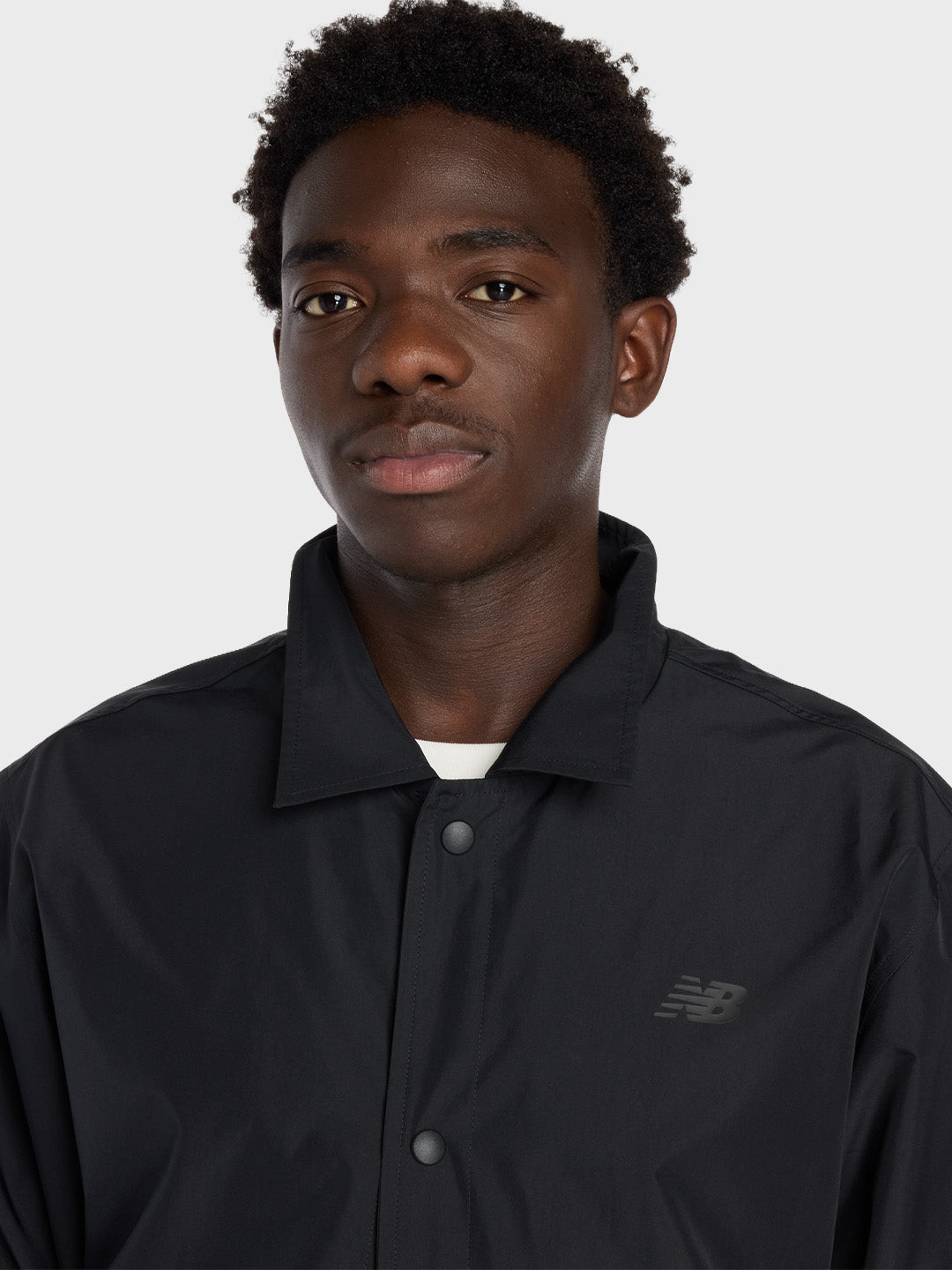 New Balance Coach Jacket Black close-up kraag