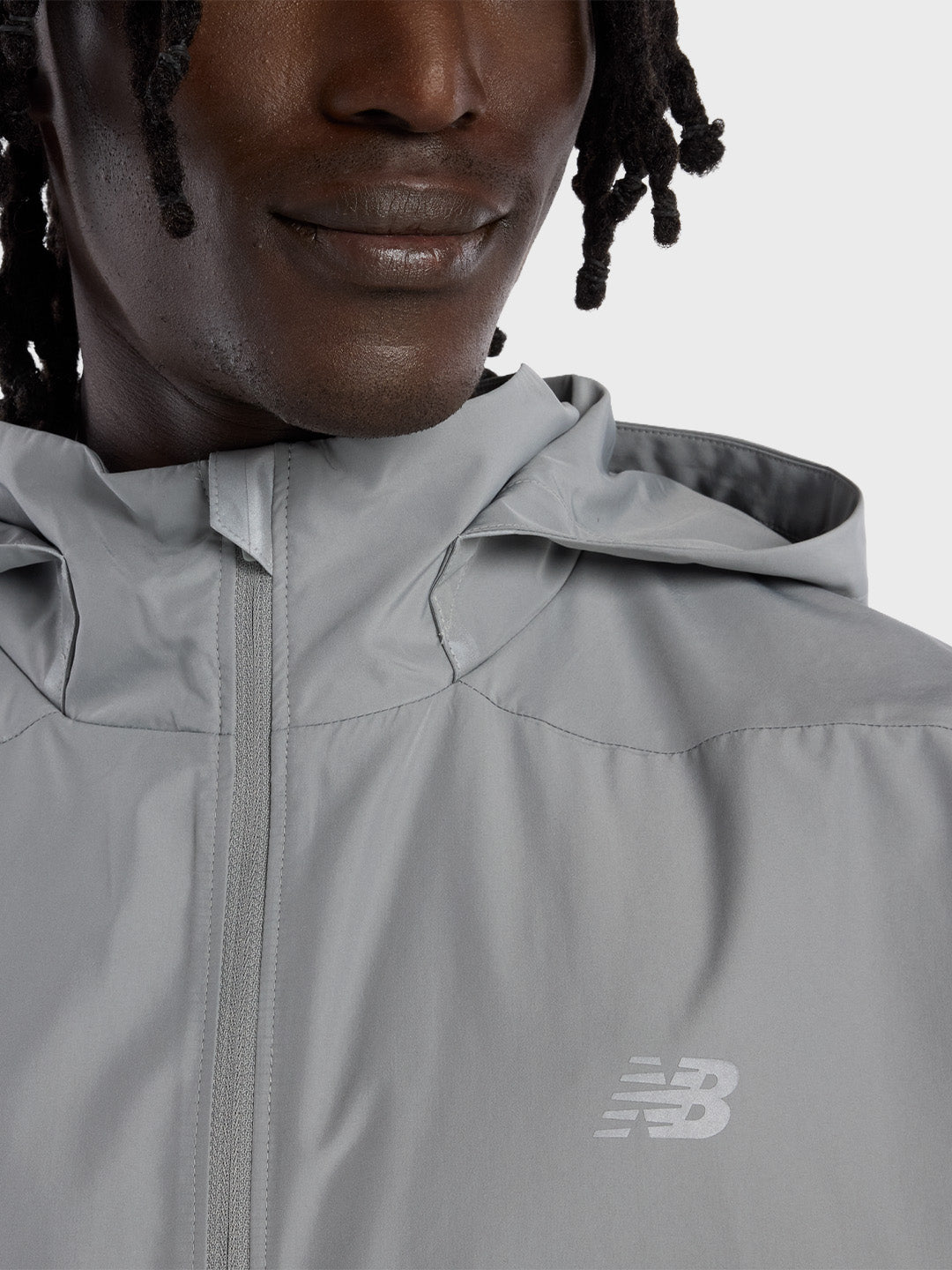 New Balance Elusive Shell Jacket Slate Grey - close-up new balance logo