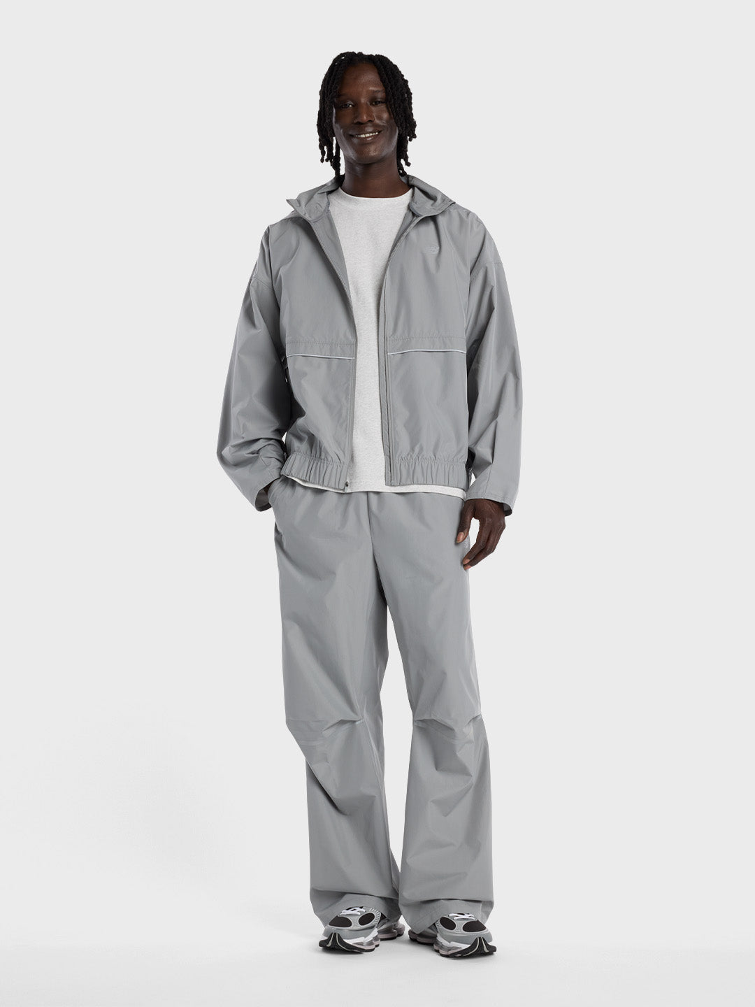 New Balance Elusive Shell Pants Slate Grey - full outfit met jacket