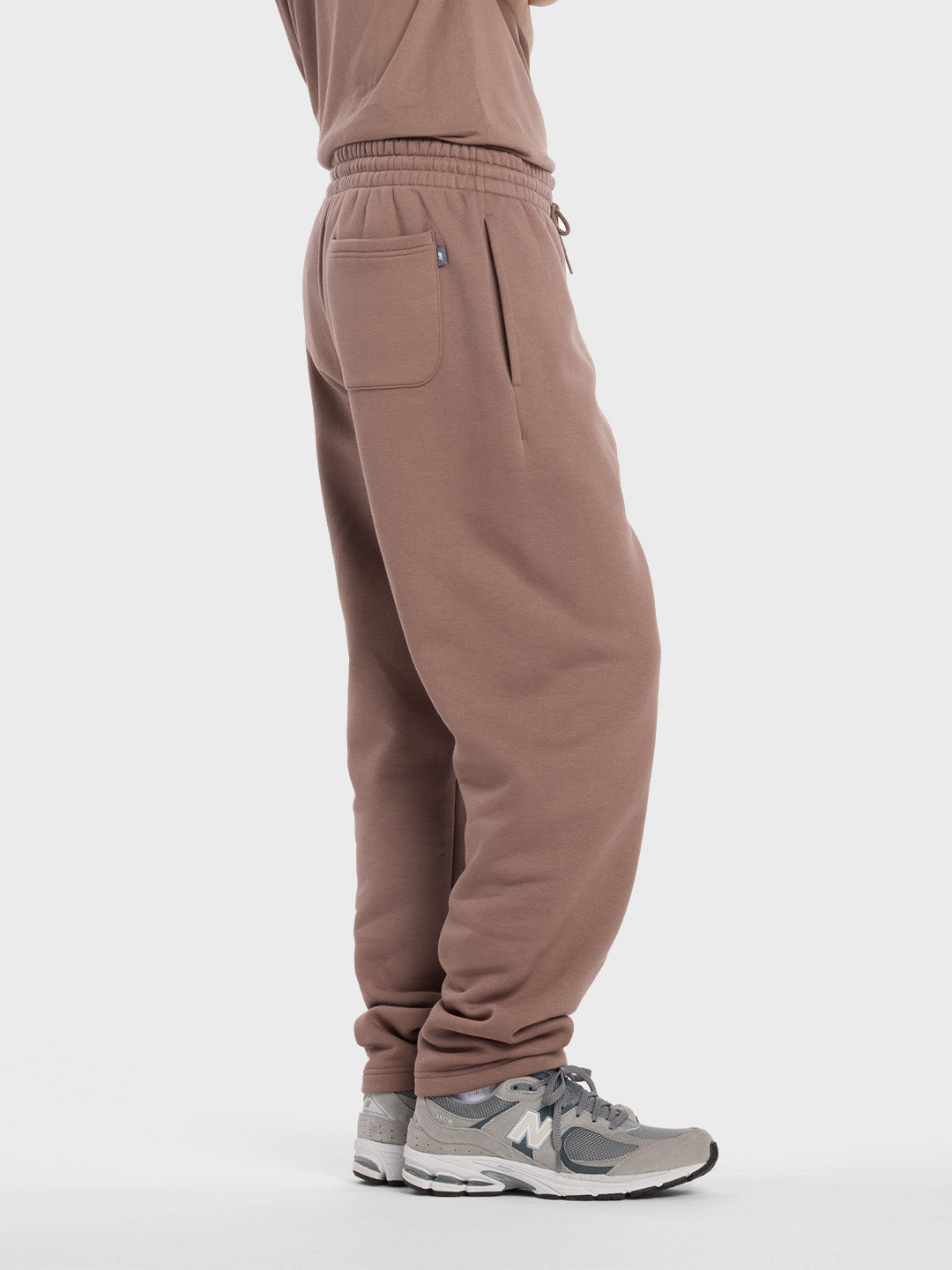 Zijkant van de New Balance sweatpants