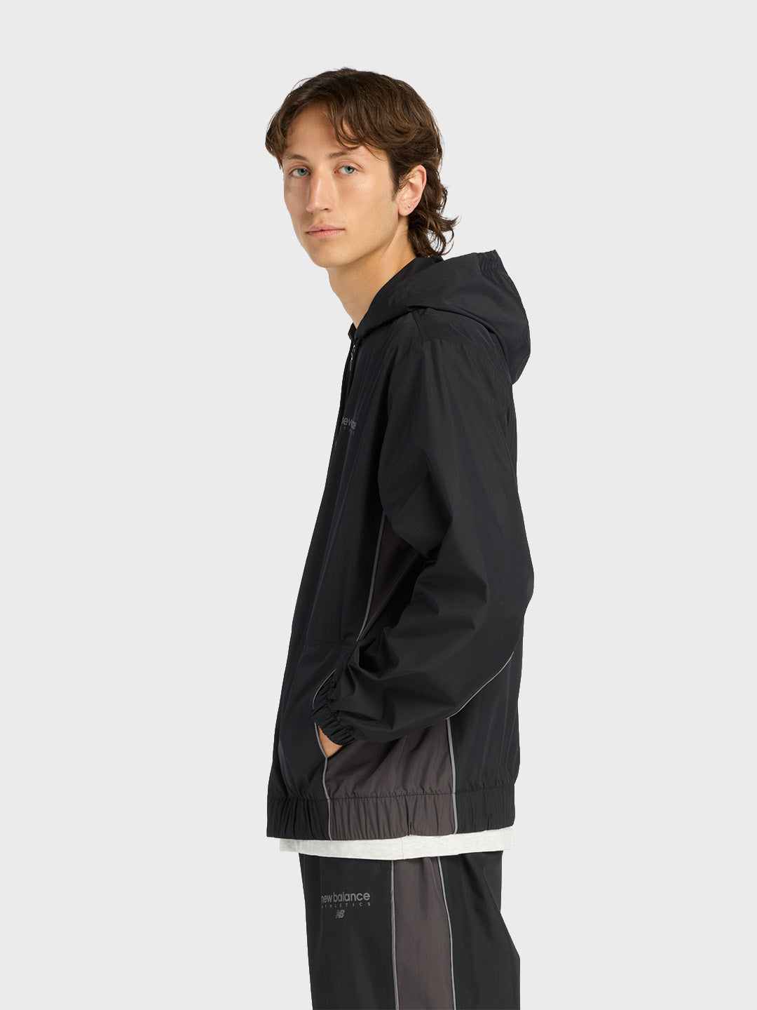 New Balance Trackside Jacket Black model zijkant