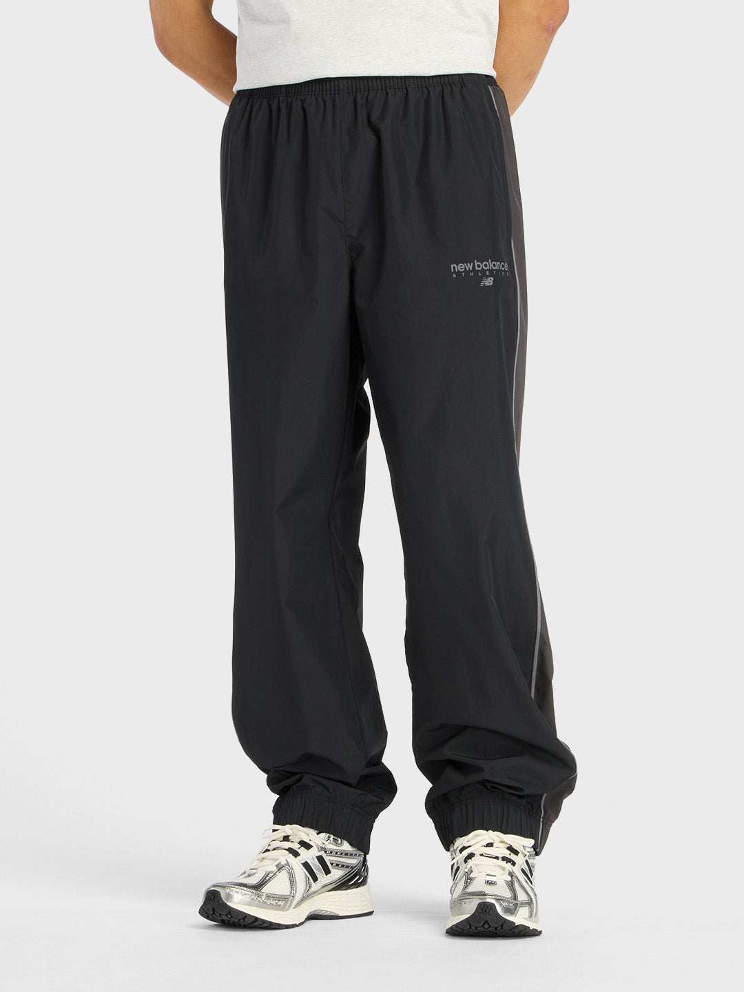 New Balance Trackside Pants Black model voorkant