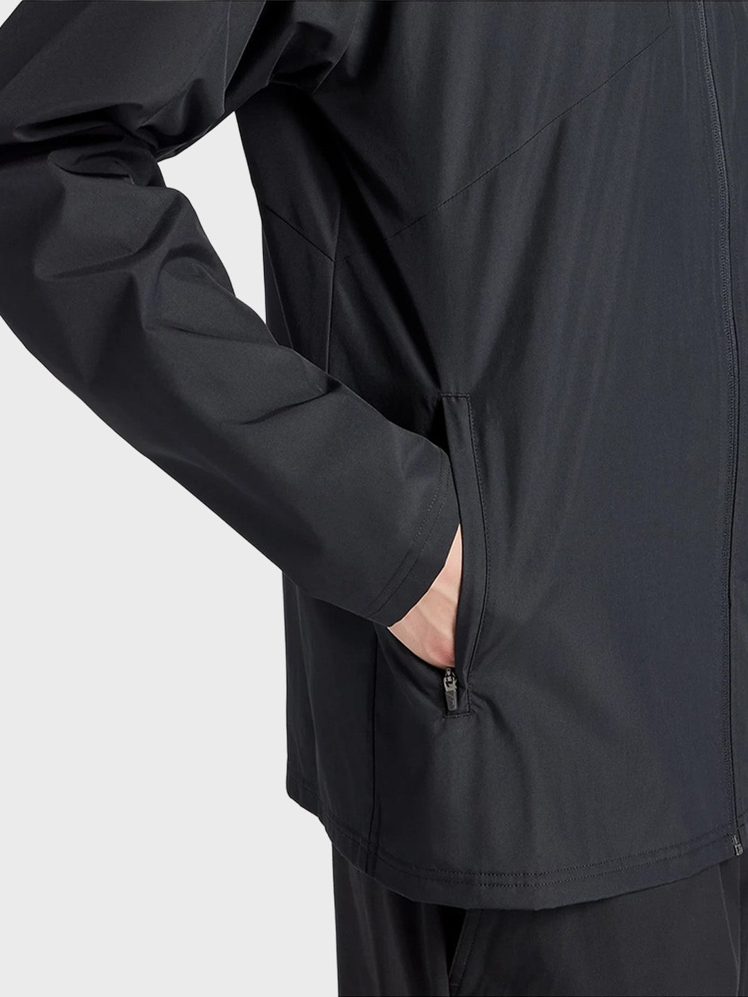 New Balance Utility Woven Jacket Black - close-up steekzak