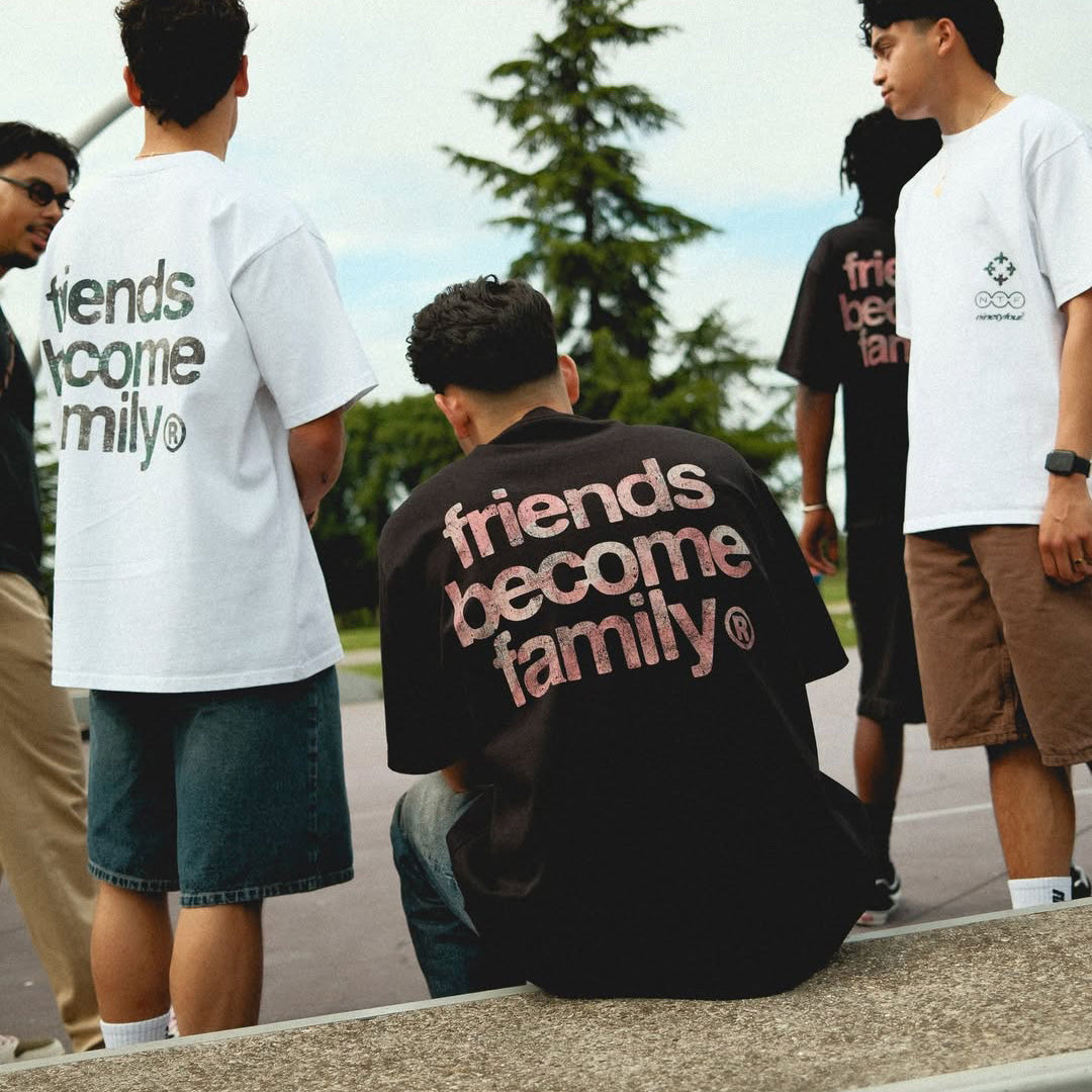 Ninetyfour Friends Become Family T-Shirts | Shop nu bij Reloadstore