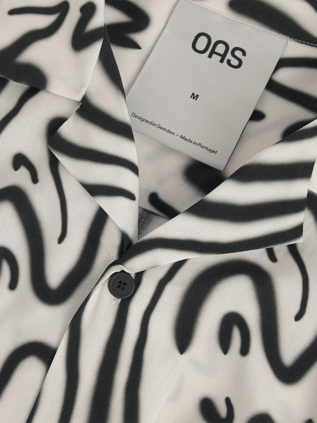 OAS Aerosol Viscose Shirt White/Black - close-up kraag