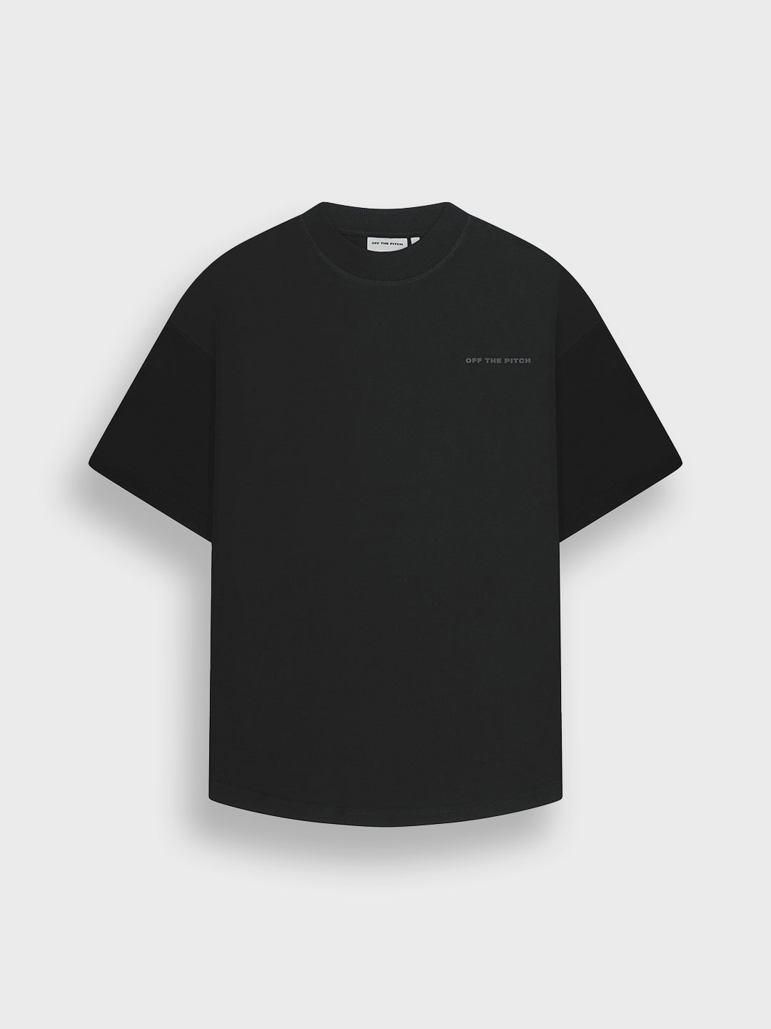 Off The Pitch Blaze T-Shirt Black – voorkant met tonal branding