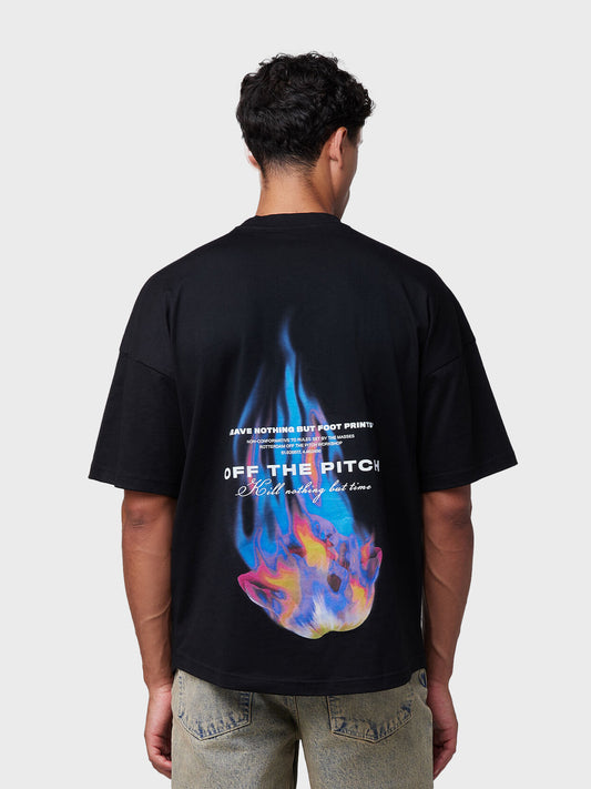 Off The Pitch Burning Flower T-Shirt Black achterkant model