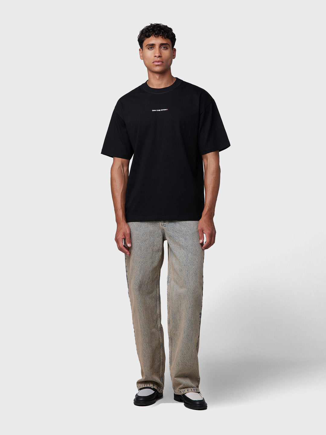 Off The Pitch Fragile World T-Shirt Black - oversized heren t-shirt