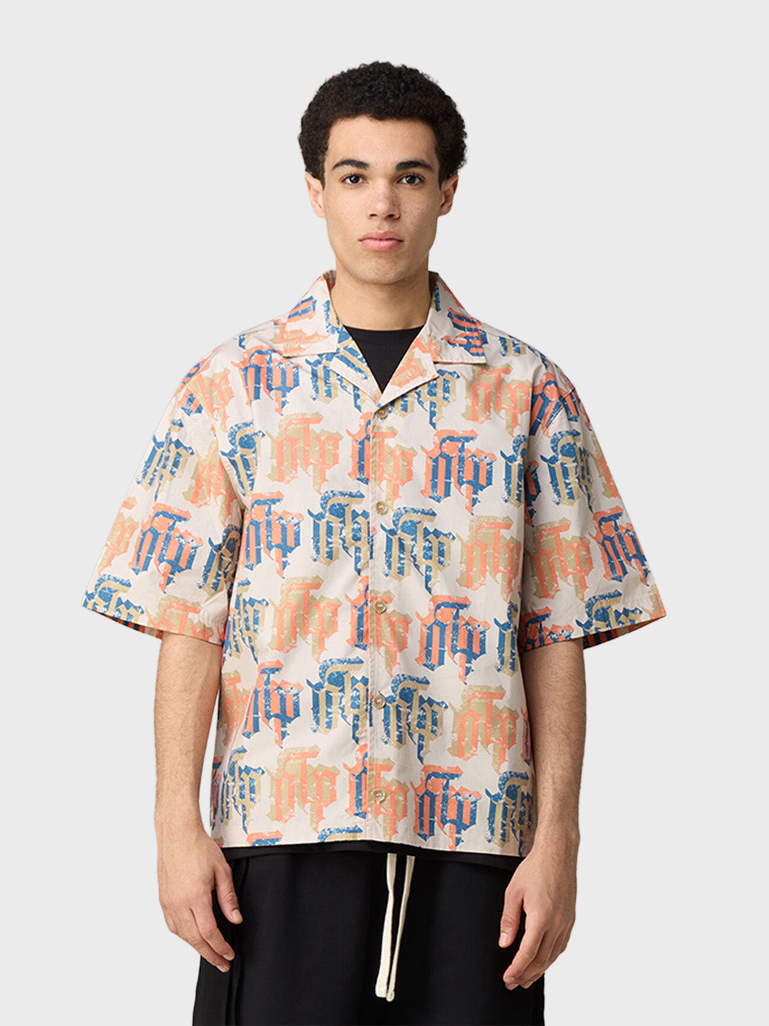 Off The Pitch Fraktur Sol Shirt Sand - model voorkant