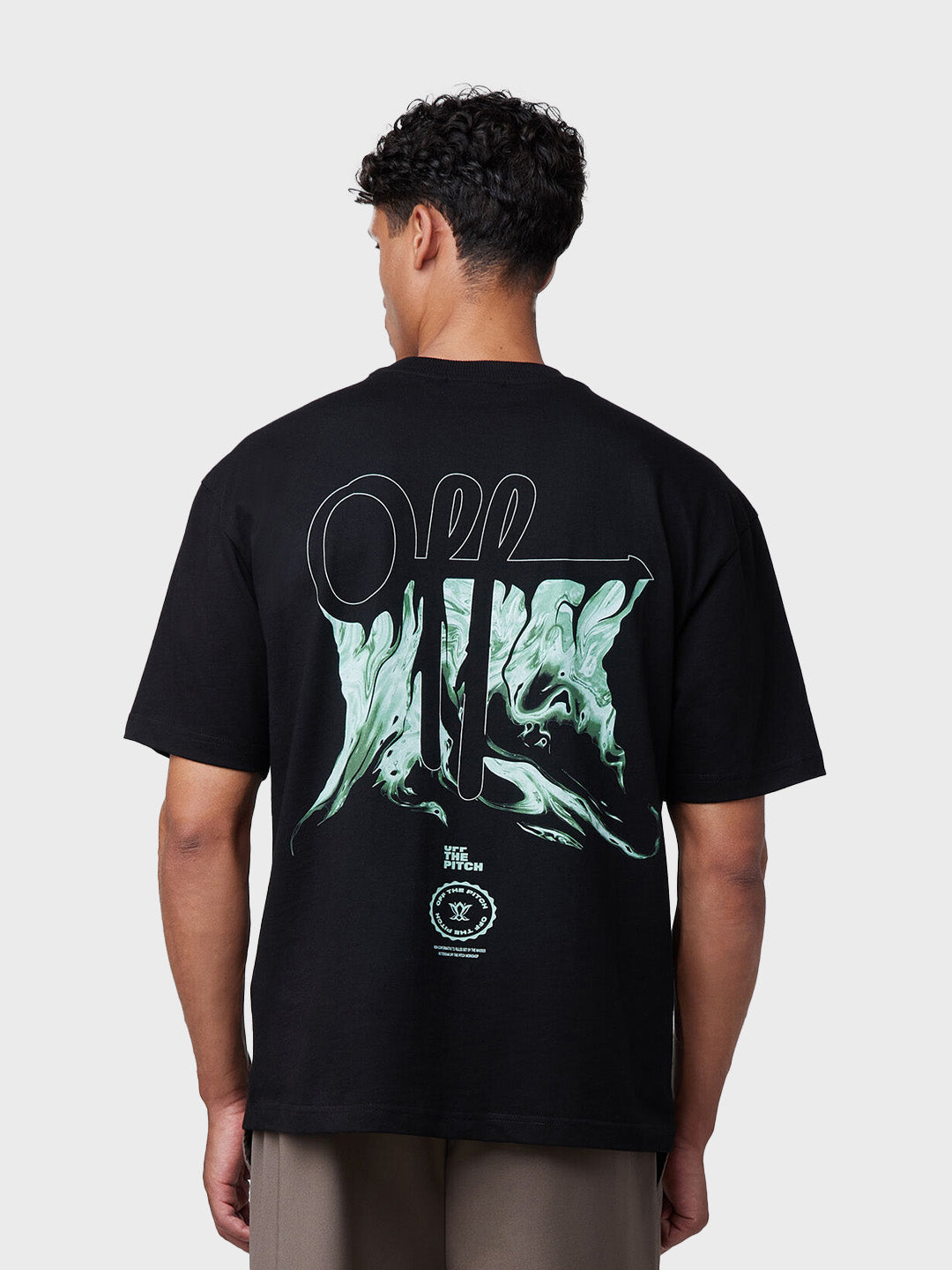 Off The Pitch Ignite T-Shirt Black achterkant model