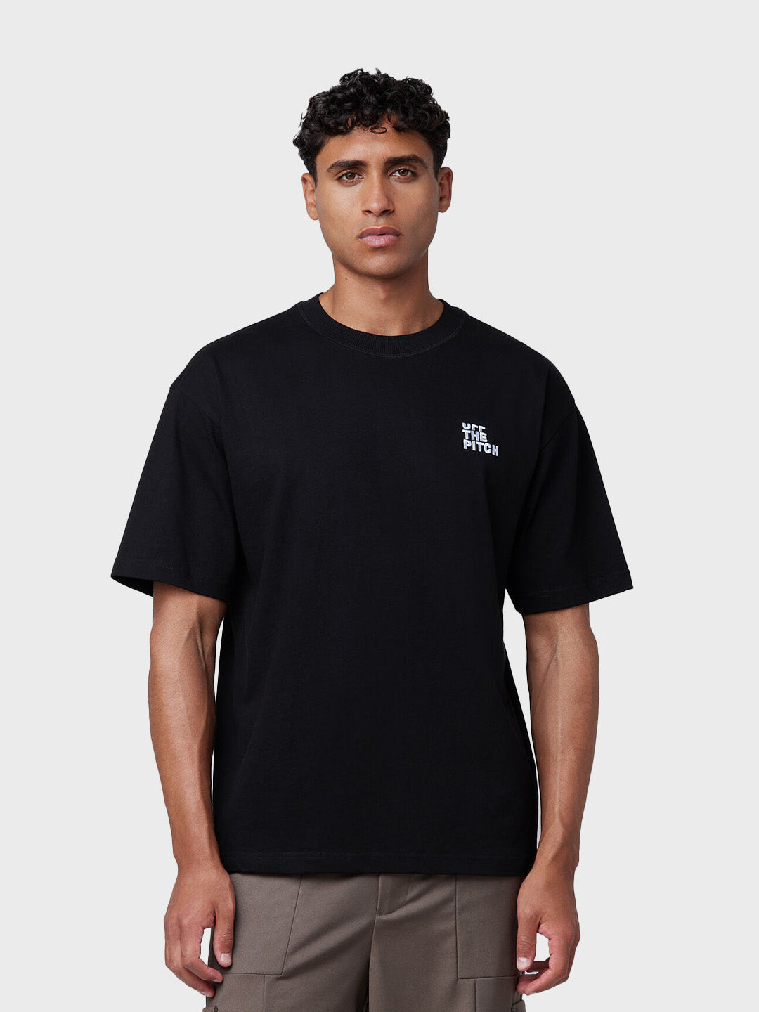 Off The Pitch Ignite T-Shirt Black voorkant model