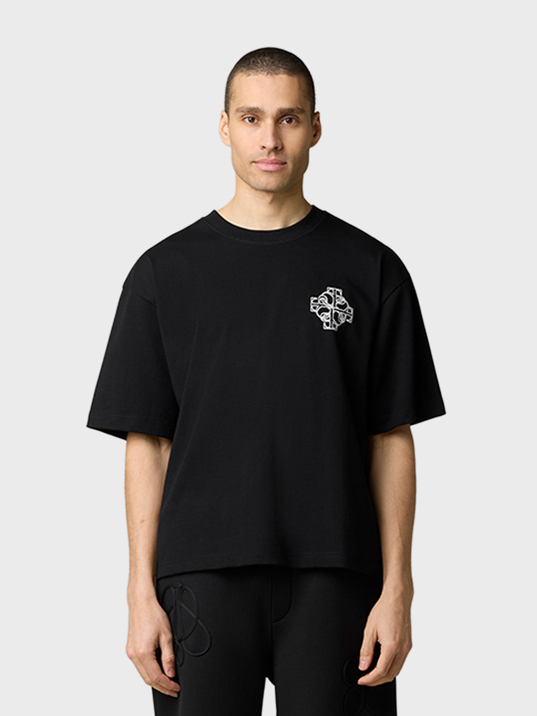 Off The Pitch Locket T-Shirt Black - voorkant