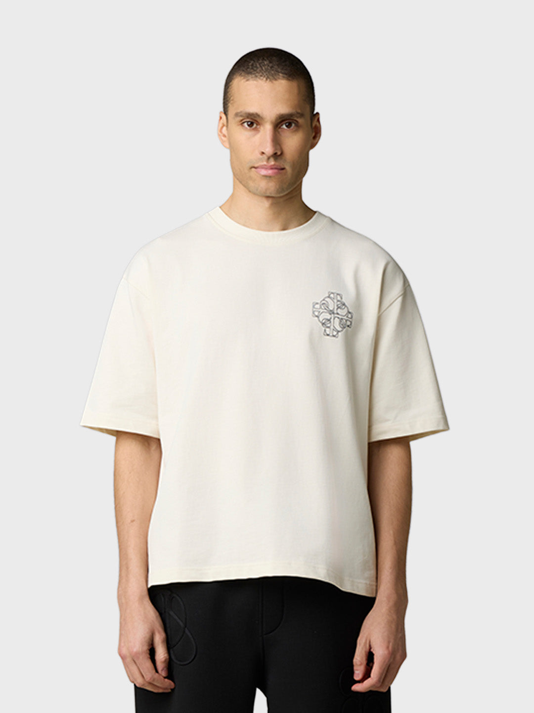 Off The Pitch Locket T-Shirt Off-White - voorkant