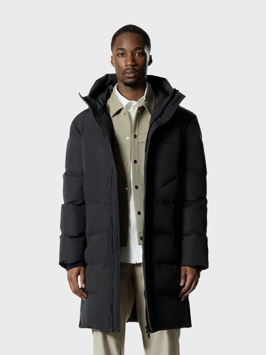 Off The Pitch Longline Puffer Jacket Black – model voorkant