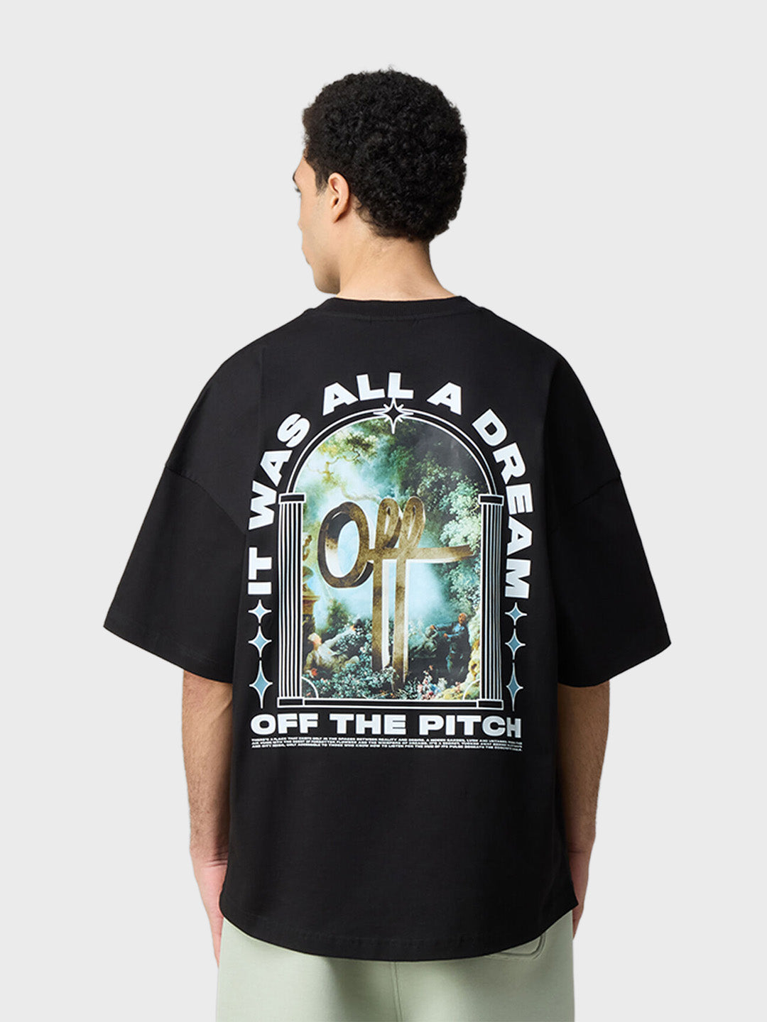 Off The Pitch Passage T-Shirt Black - model achterkant