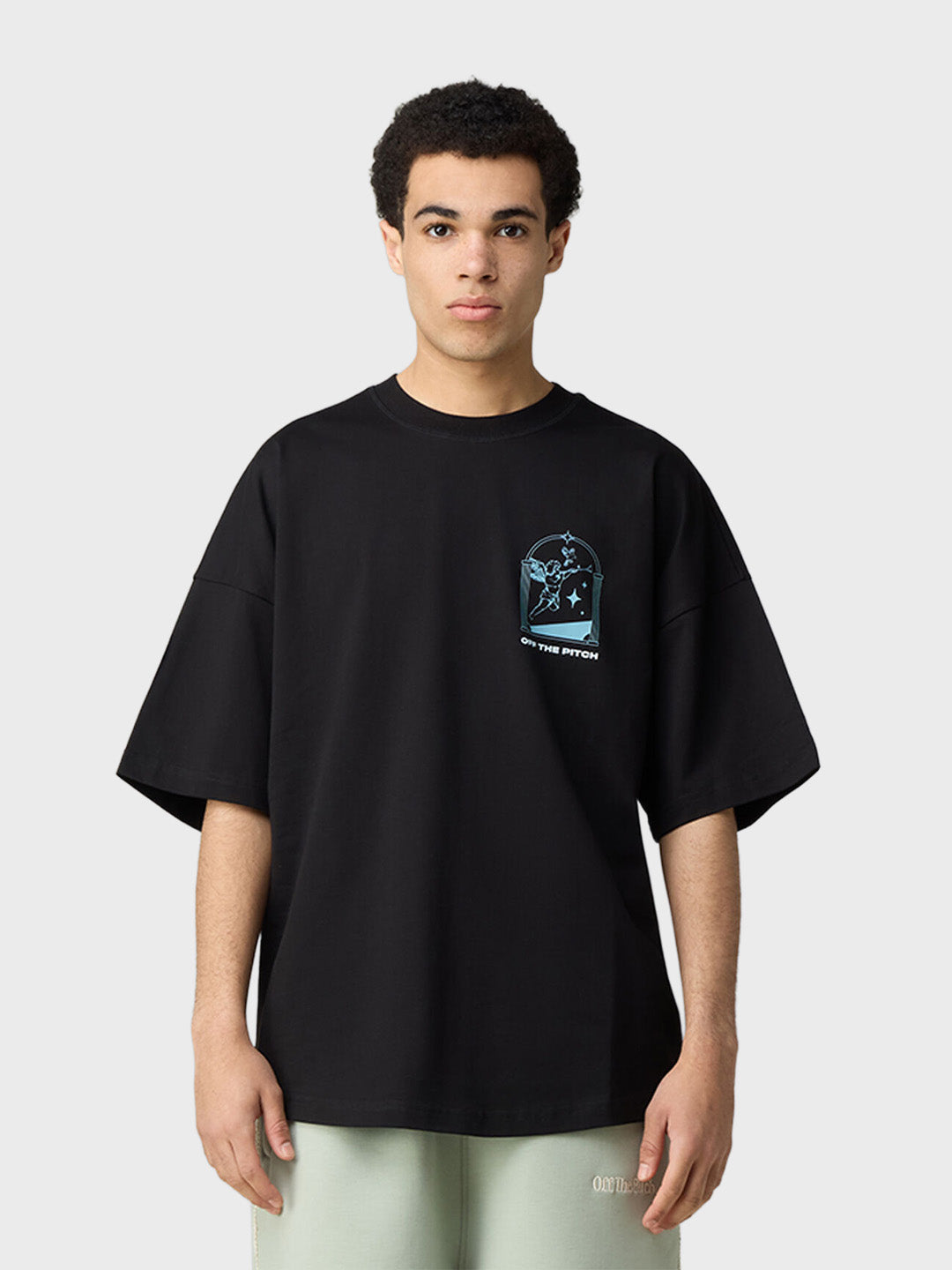 Off The Pitch Passage T-Shirt Black - model voorkant