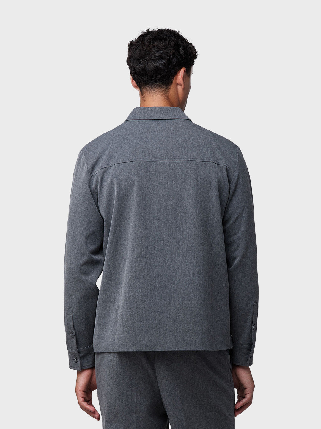 Donkergrijs OTP Pleated overshirt met regular fit – model achterkant