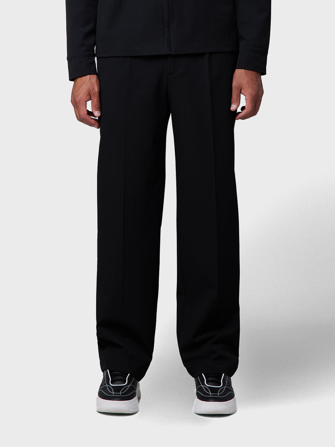 Off The Pitch Pleated Trouser Black voorkant