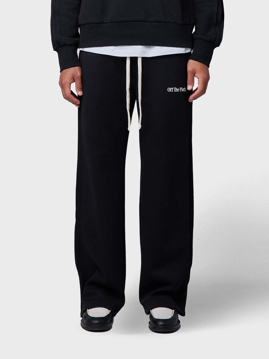 Off The Pitch Raw Edge Panel Pants Black – voorkant