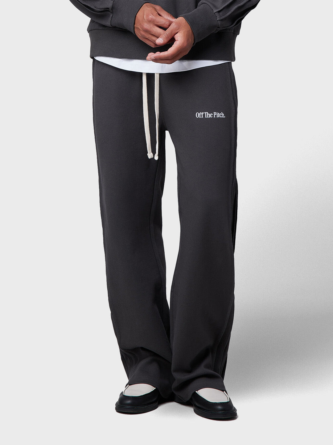 Off The Pitch Raw Edge Panel Pants Dark Shadow – voorkant