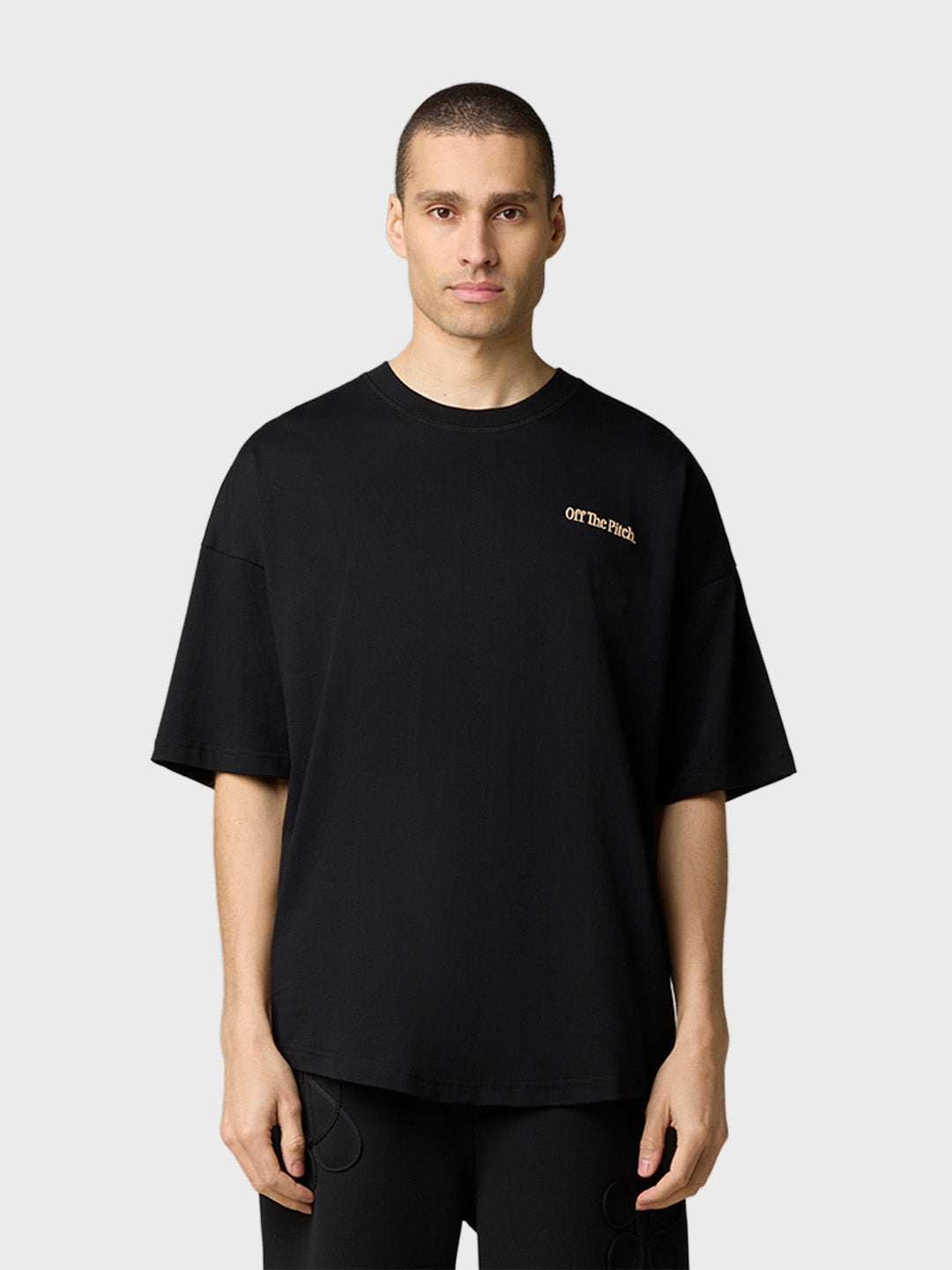 Off The Pitch Record T-Shirt Black - voorkant