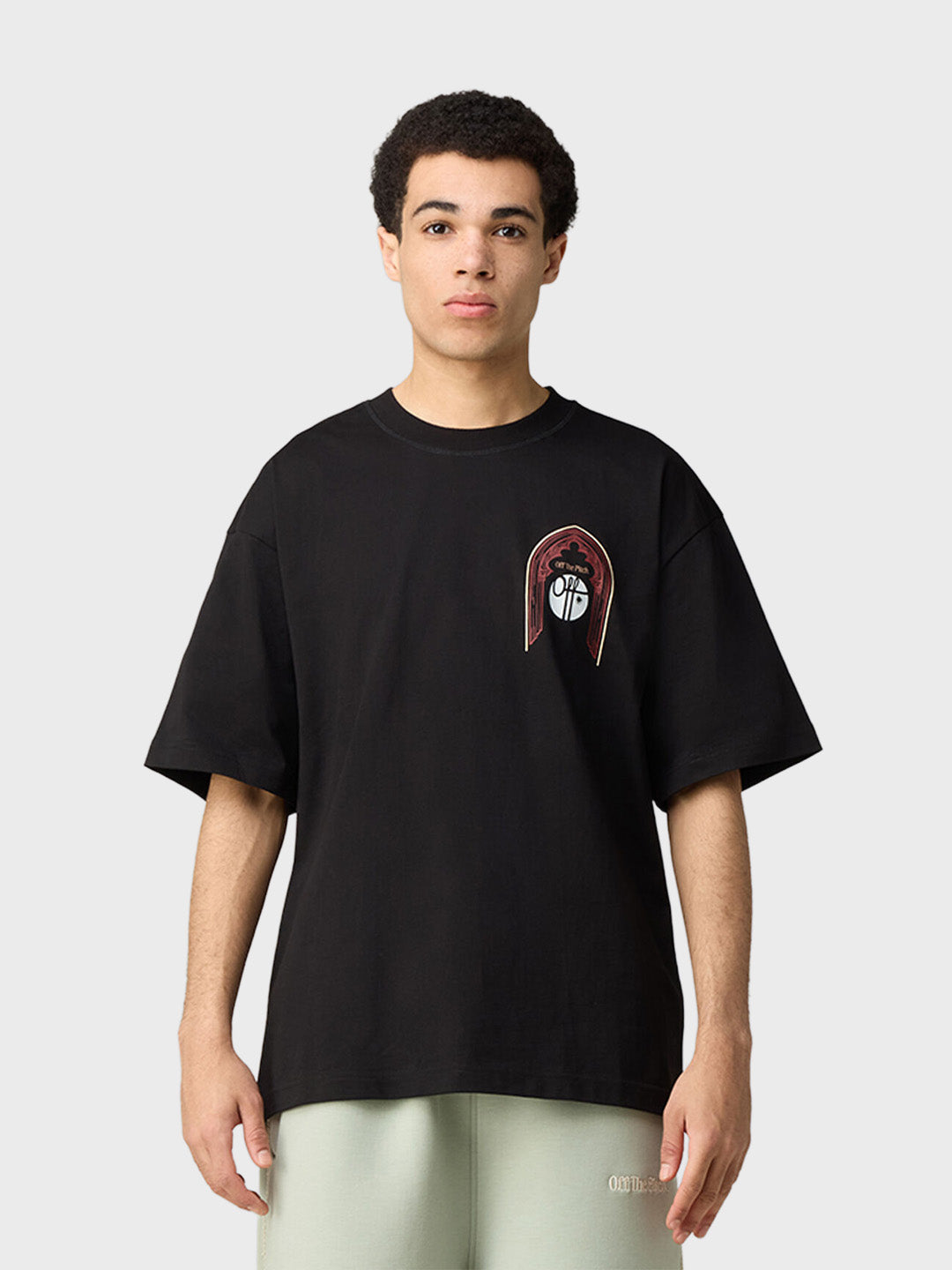 Off The Pitch Sacred T-Shirt Black - model voorkant