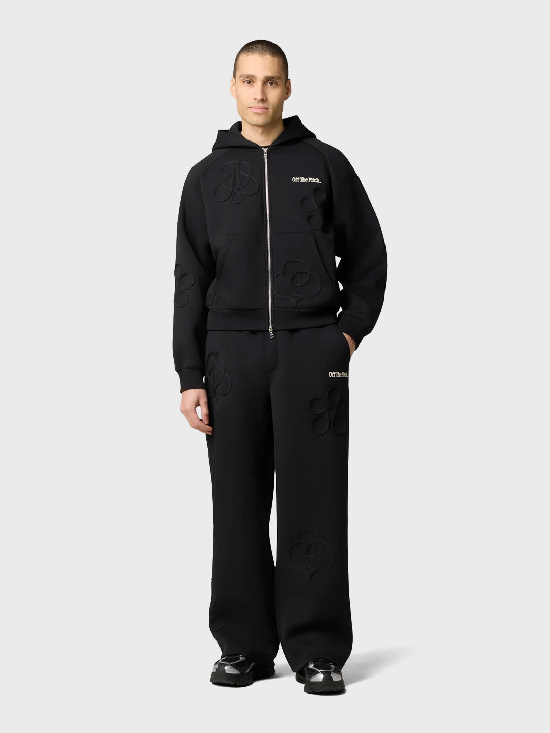 Off The Pitch Symbol Zip Hoodie Black – outfit voorkant