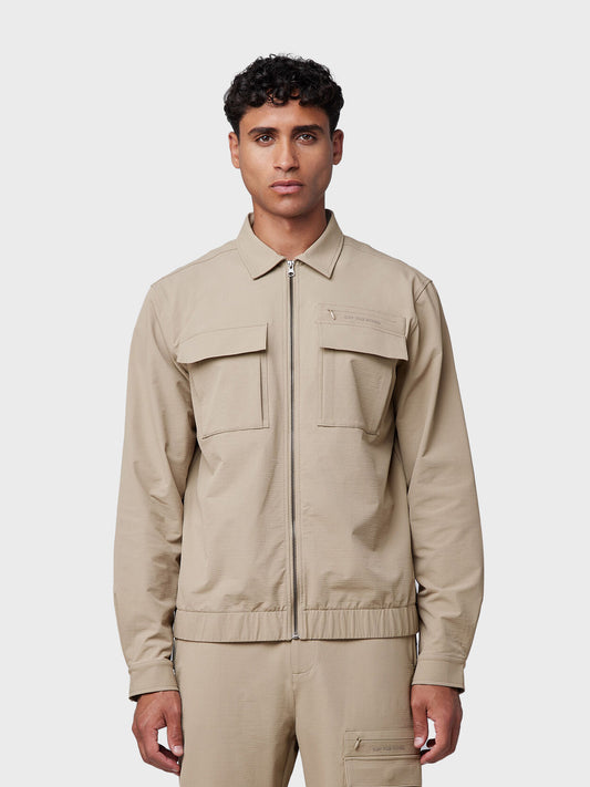 Off The Pitch Utility Maze Jacket Sand – model voorkant