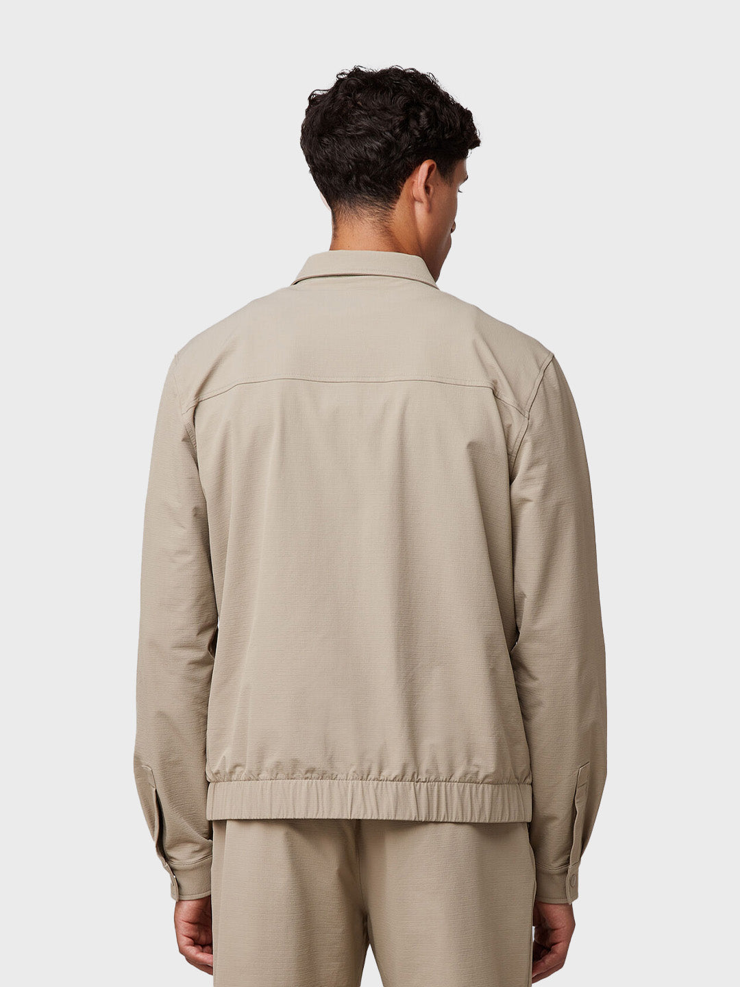 Off The Pitch Utility Maze Jacket Sand – model achterkant