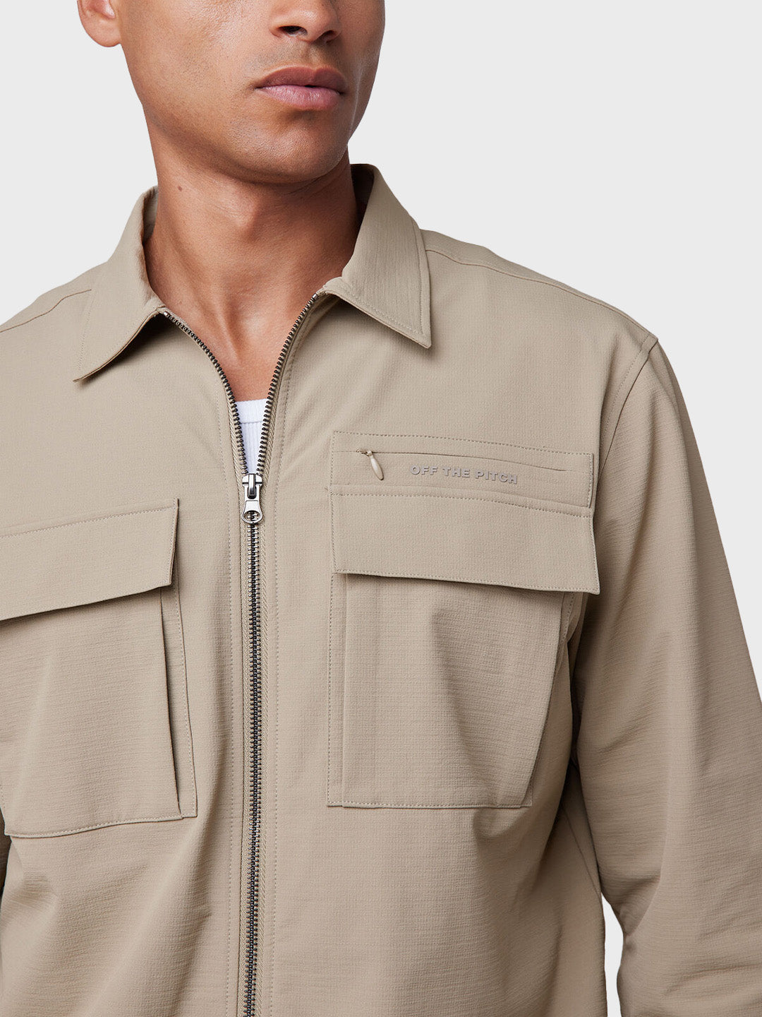 Off The Pitch Utility Maze Jacket Sand – close-up voorkant
