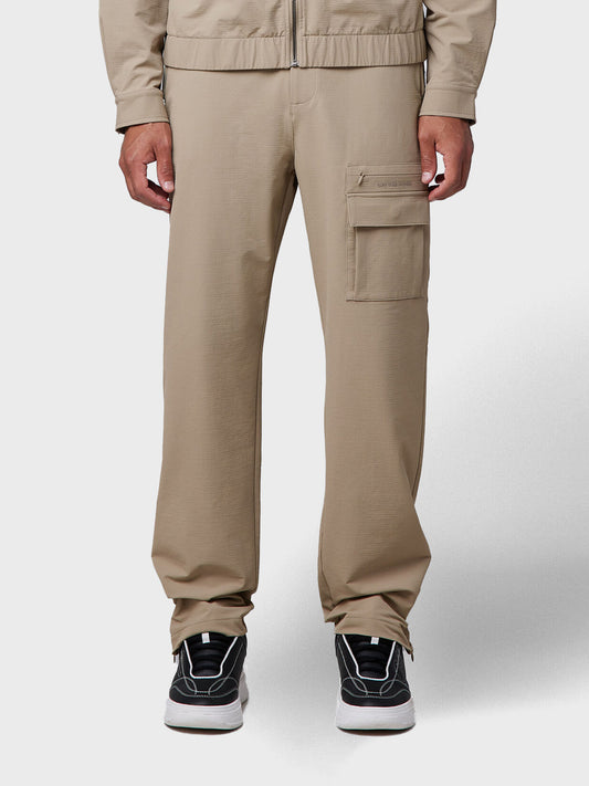 Off The Pitch Utility Maze Pants Sand – model voorkant