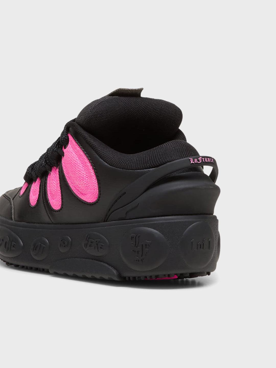 Hiel van de sneaker met LaFrancé-branding