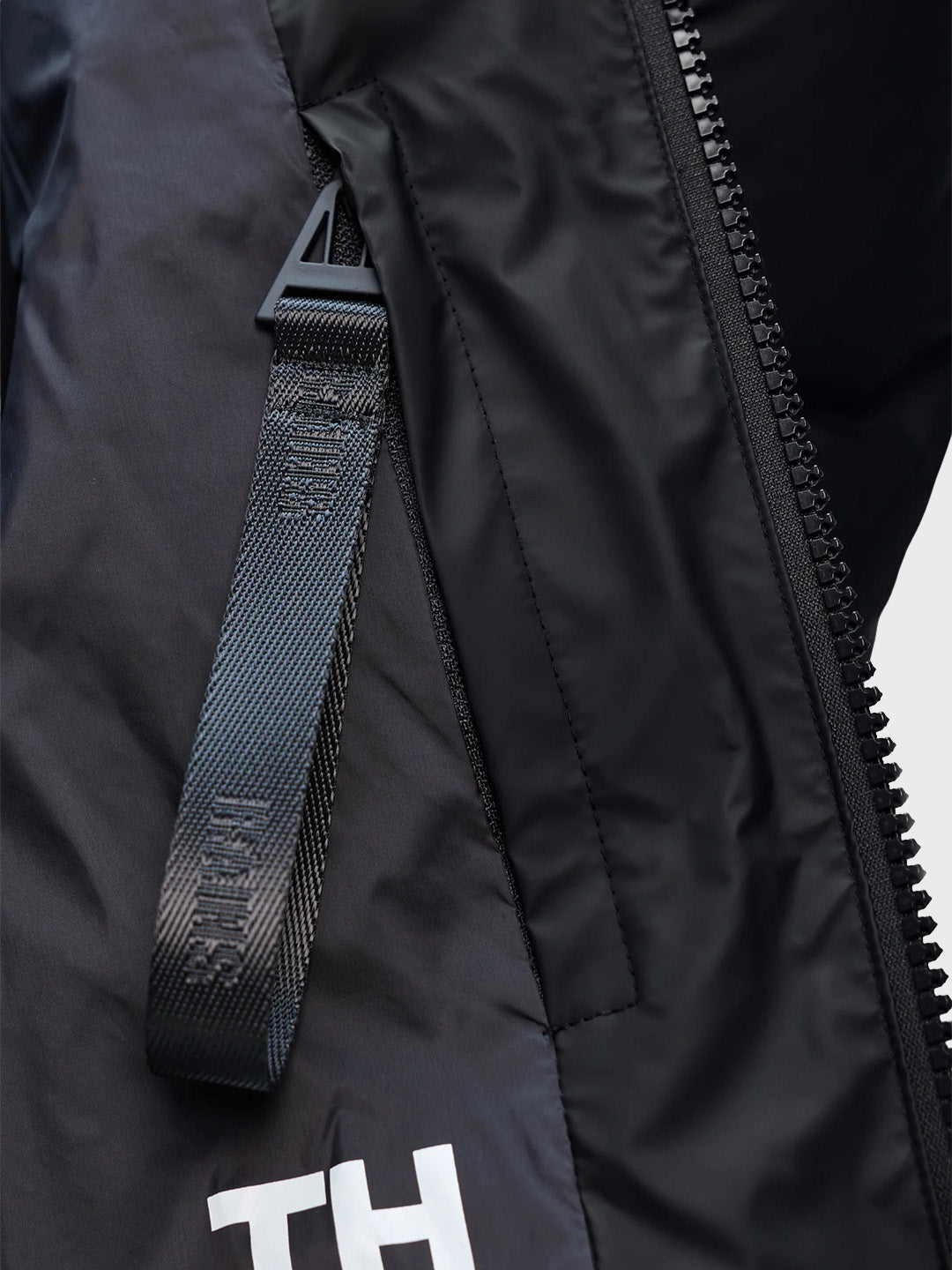 Rains Alta Puffer Jacket Black – close-up binnenzak