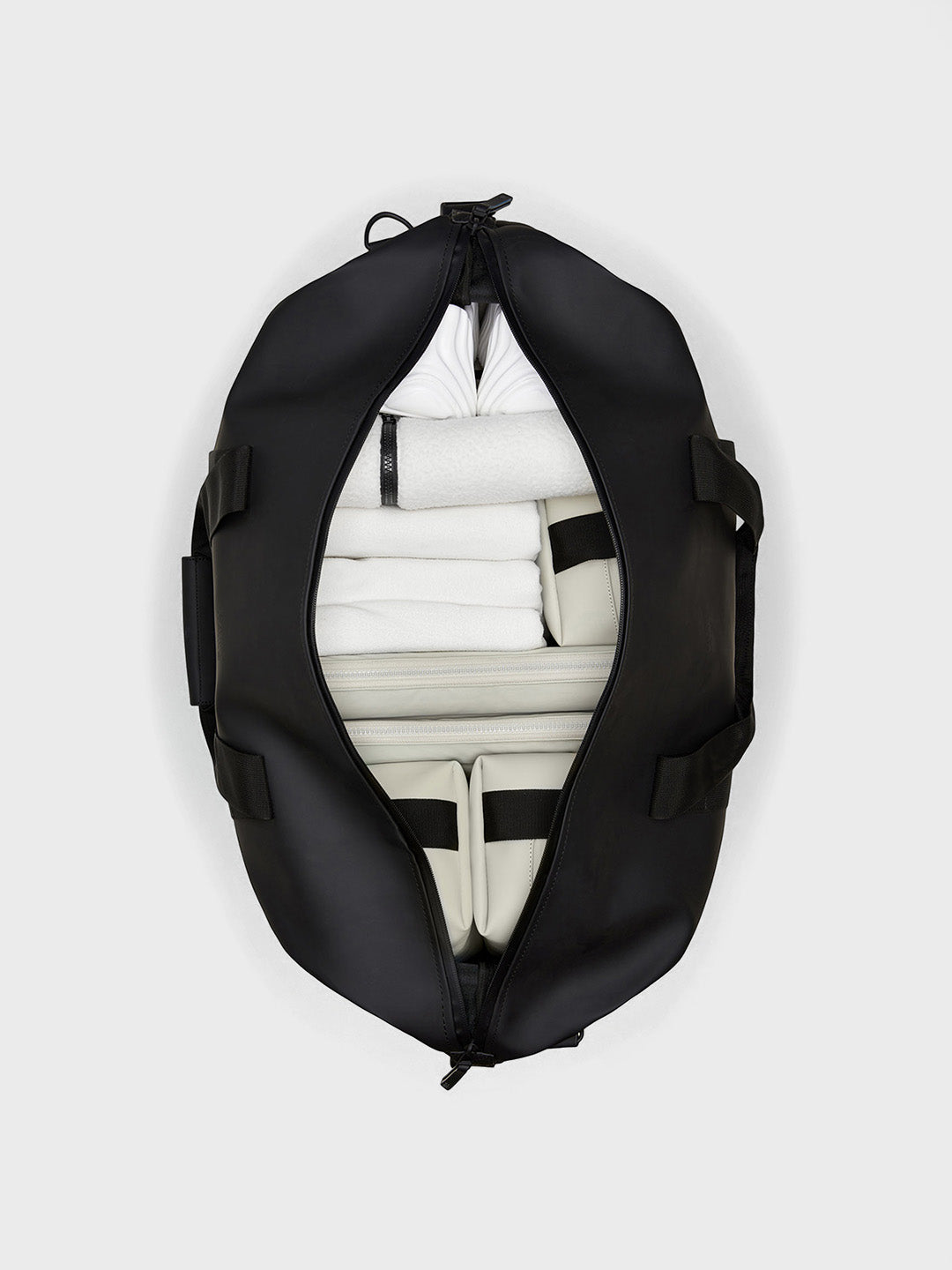 Rains Hilo Weekend Bag Black – binnenkant