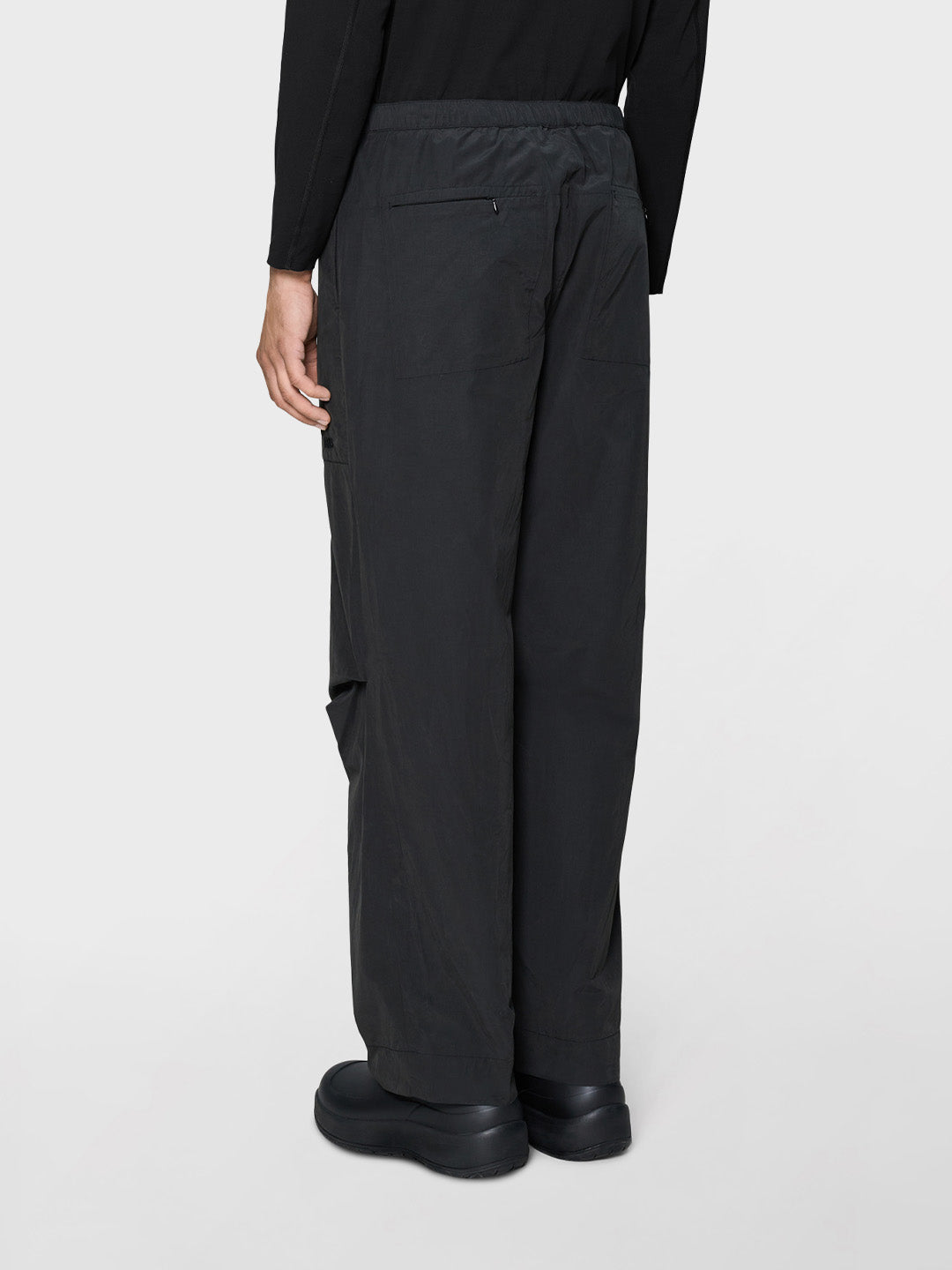 Rains Light Woven Pants Black – achterkant