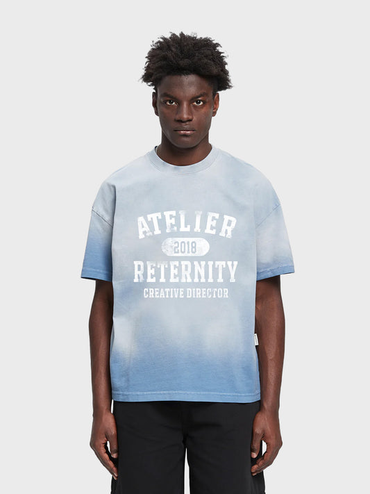 Reternity Atelier Emblem T-Shirt Bleached Blue - model voorkant